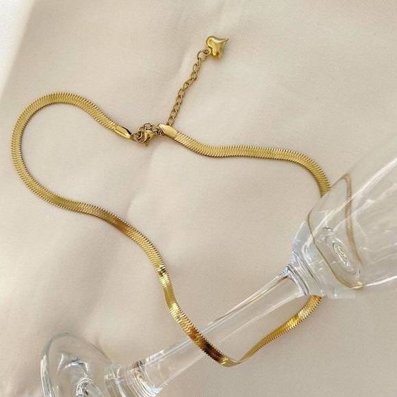 18k Gold Herringbone Chain Necklace - Picture 2 of 5